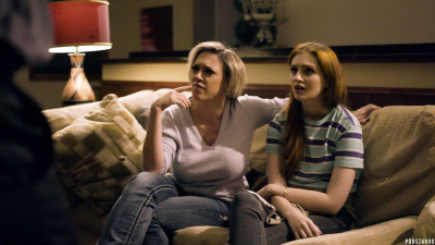 Wet Dee Williams and Maya Kendrick's skirt smut