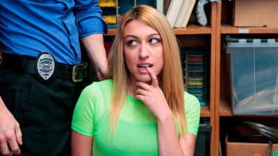 Handjob smut with lusty Alexa Raye from Shoplyfter