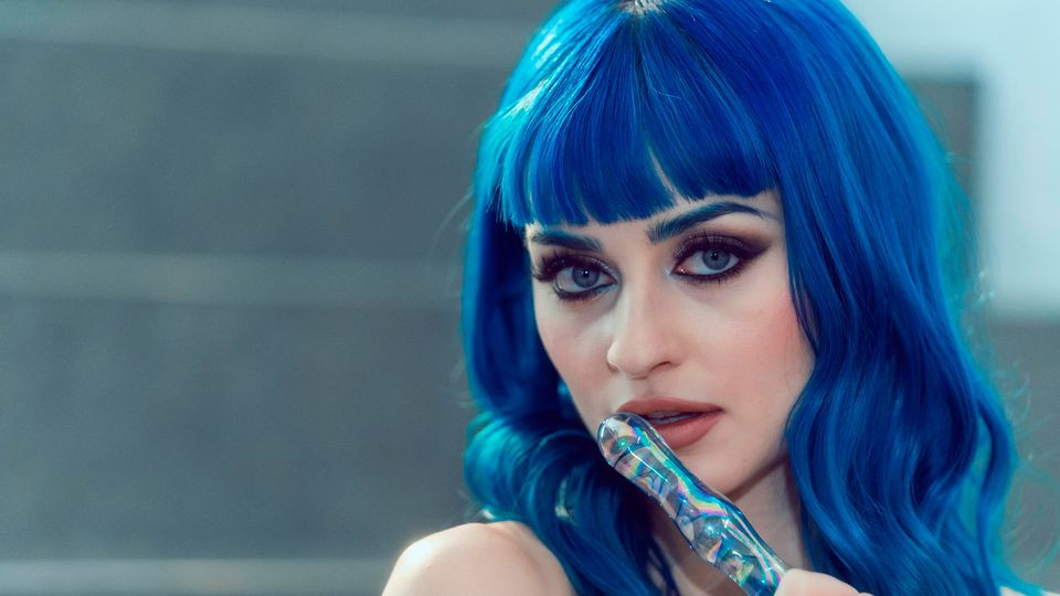 Watch smiling Jewelz Blu's video Free Porn Videos | BestPornHubs.