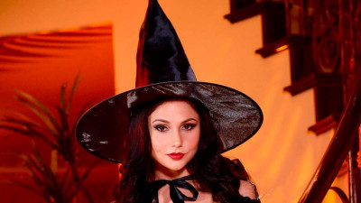 Watch flawless Ariana Marie's video