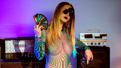 Watch striking Gabbie Carter's dirt