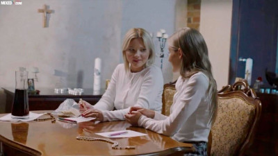Mixed X featuring Tiffany Tatum and Zazie Skymm's on the table trailer