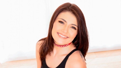 Handjob porn with heavenly Adria Rae from Jules Jordan