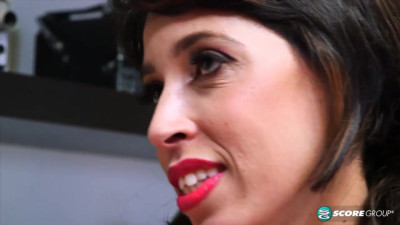 Beautiful Elle Flynn at oral trailer