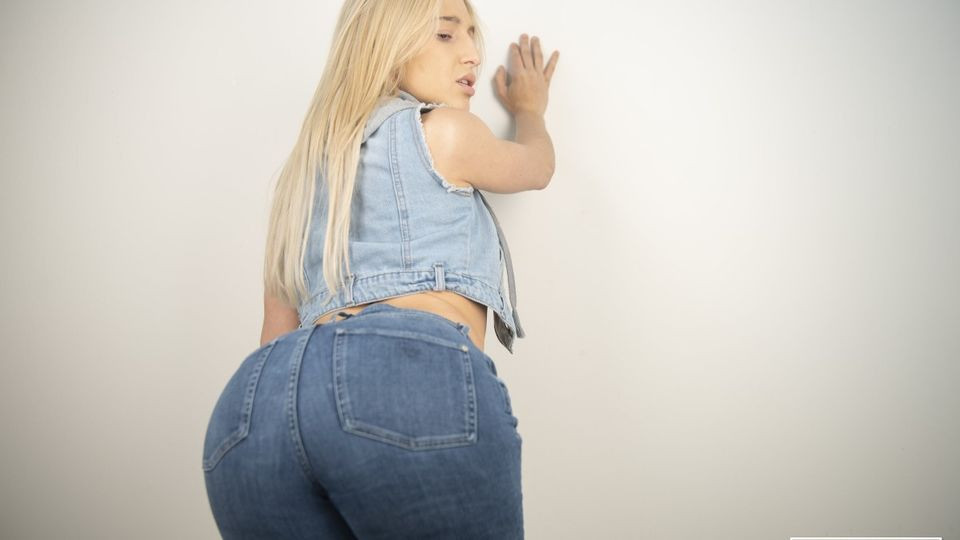 Squeaky Abella and Valentina's shaved dirt Free Porn Videos | BestPornHubs.