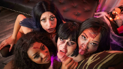 Spizoo featuring Jessica Jaymes and September Reign's reverse cowgirl dirt