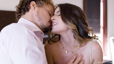 Cutesy Chanel Camryn - firm ass clip - UP CLOSE