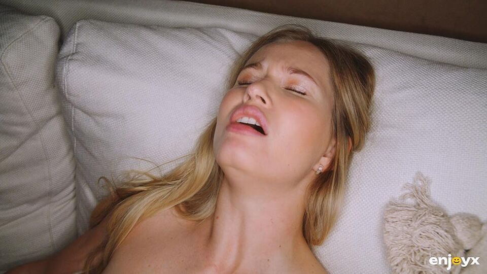 Stella Cardo's oral action by Enjoyx Free Porn Videos | BestPornHubs.